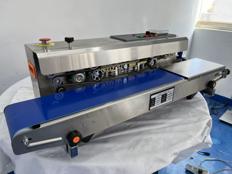 UNIVERSAL SEAL SS Nitrogen Flushing Horizontal Band Sealer 750W | Stainless Steel Automatic Gas Purging Pouch Sealing Machine - Image 2